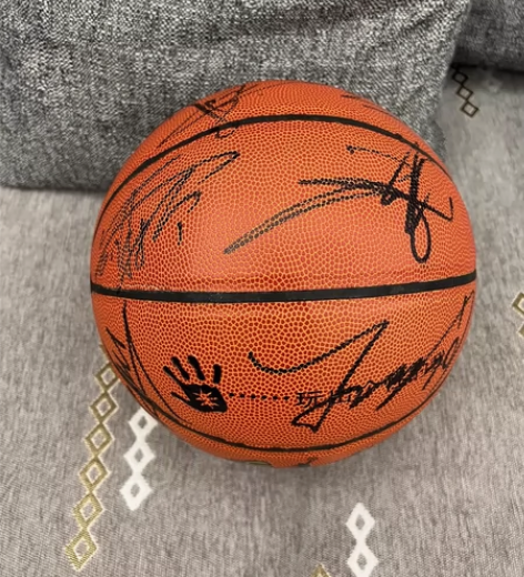 新疆广汇夺冠那年 全部篮球队员签名篮球  ...