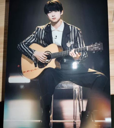 【包邮出】张嘉元 元气拨片 vr相框 可以...