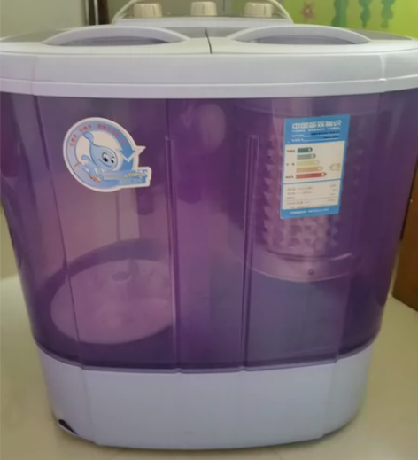 音贝尔儿童小洗衣机，左下角磕破一点，那个是...
