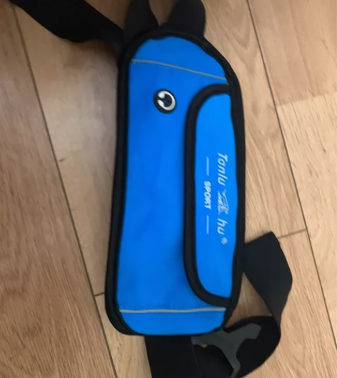 跑步腰包装手机可以听音乐有Mp3插孔 感兴...