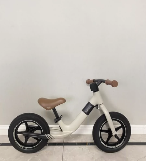 贝易扭扭车   家有2辆扭扭车  这个出了...