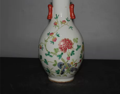 清代粉彩花卉半边瓶 高24.7厘米，口直径...