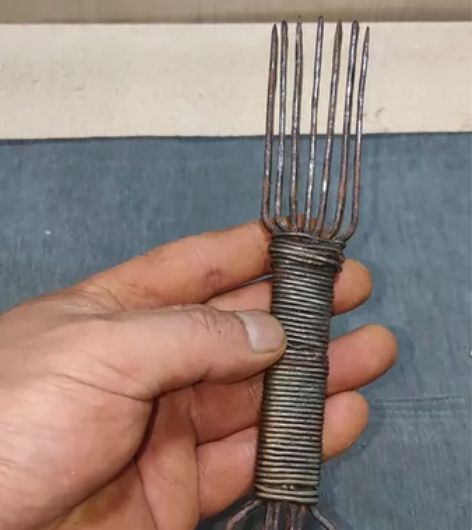 老铁梳子 怀旧摆件，茶台摆件 品相如图，看...