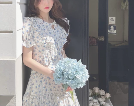 奶甜裙小个子甜美风收腰艺术高级感碎花裙子荷...