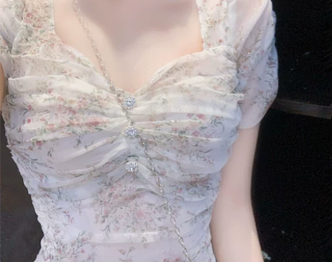 包邮 小心机气质连衣裙女神范性感法式温柔风...