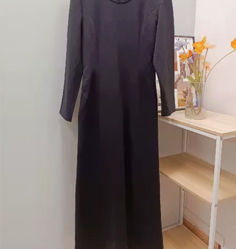 黑色极简风收腰连衣裙，长款八成新穿到110...