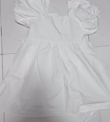 纯白色棉布连衣裙，方领可爱风，m码 感兴趣...