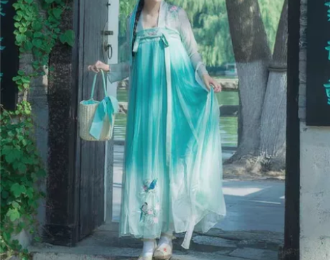 现货及笄衣笥汉元素 汀南 长款 原创 刺绣...